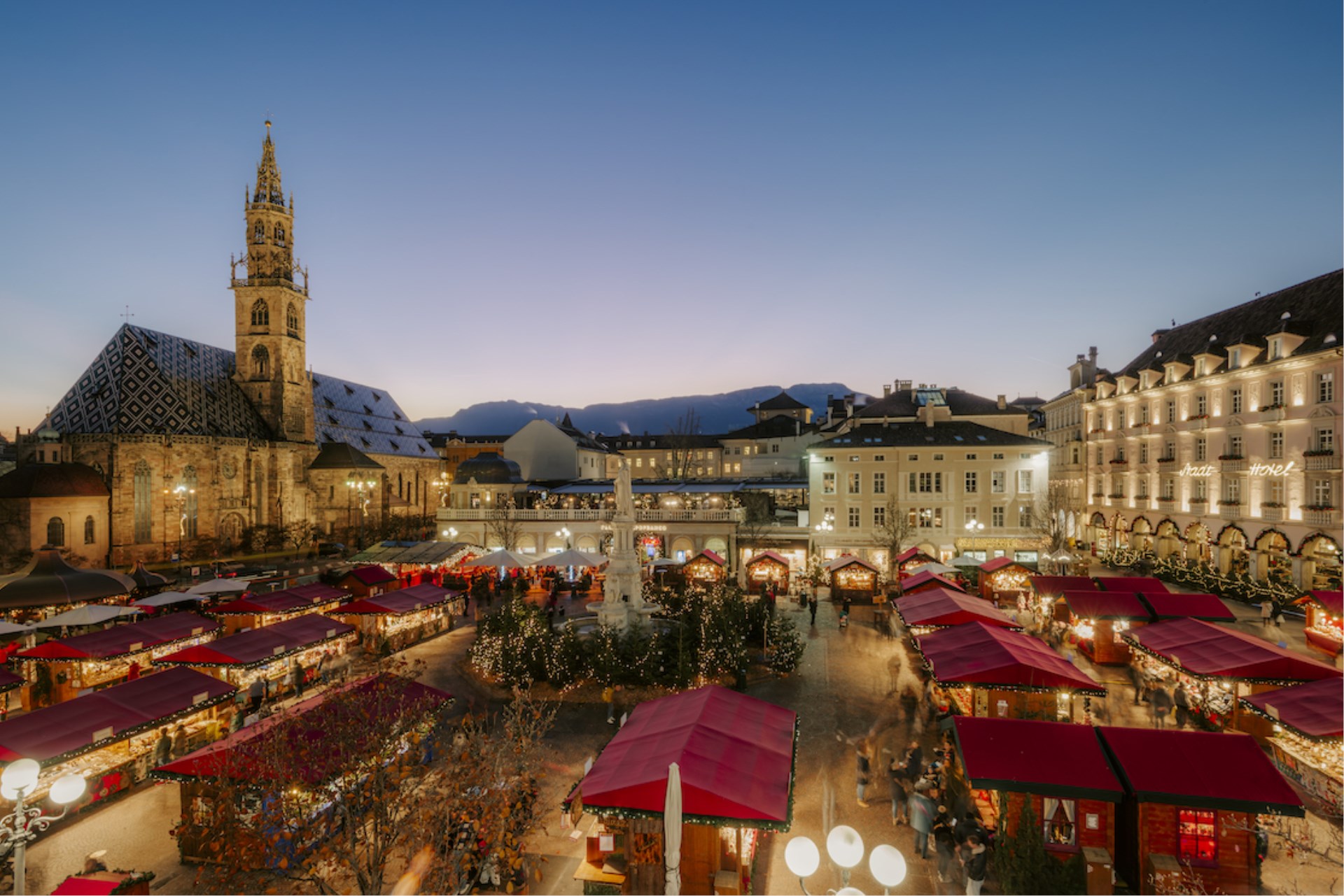 Immagine di sfondo della pagina Il Mercatino di Natale di Bolzano torna a incantare