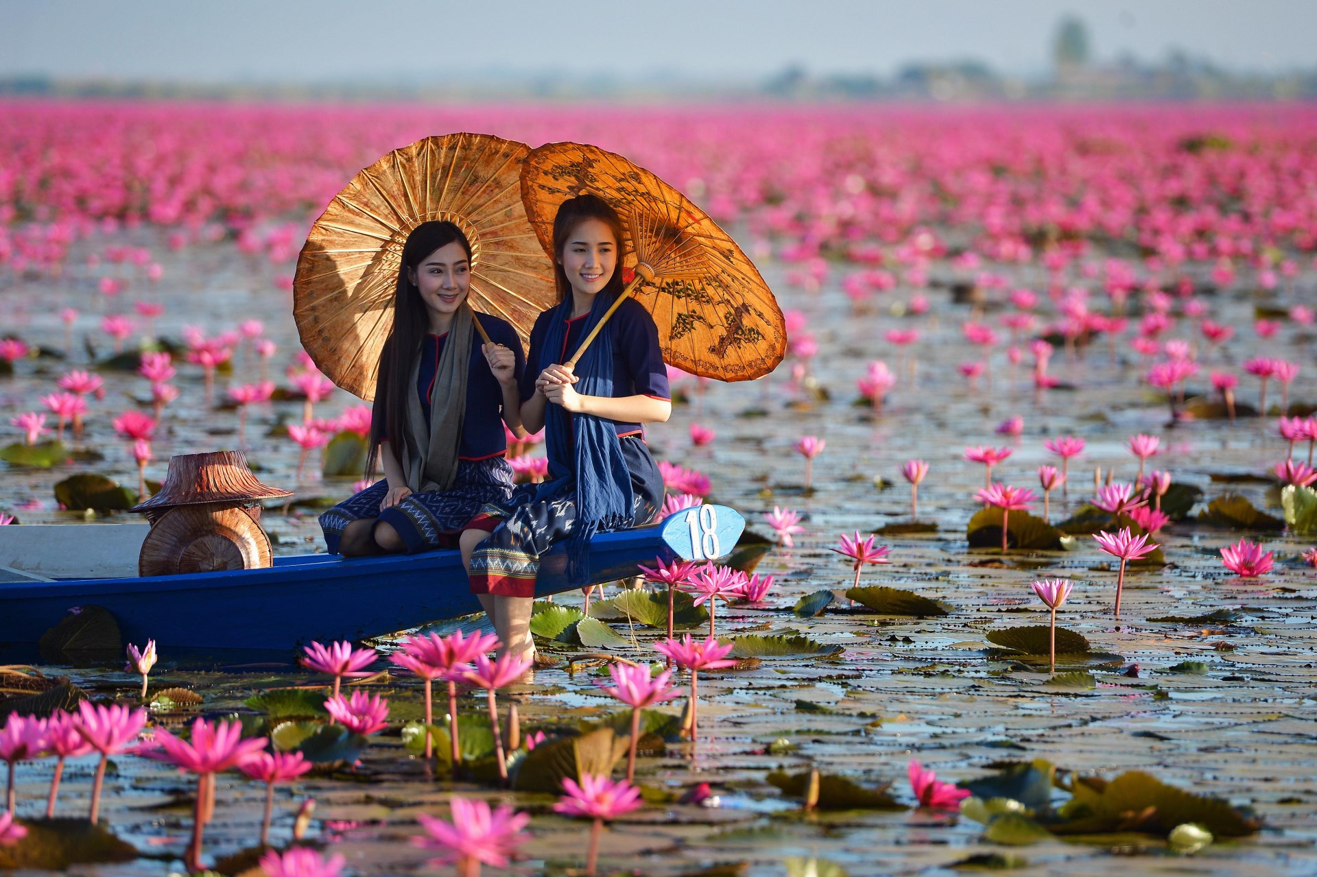 Immagine di sfondo della pagina Shiruq by Mappamondo Natale in Vietnam e Thailandia