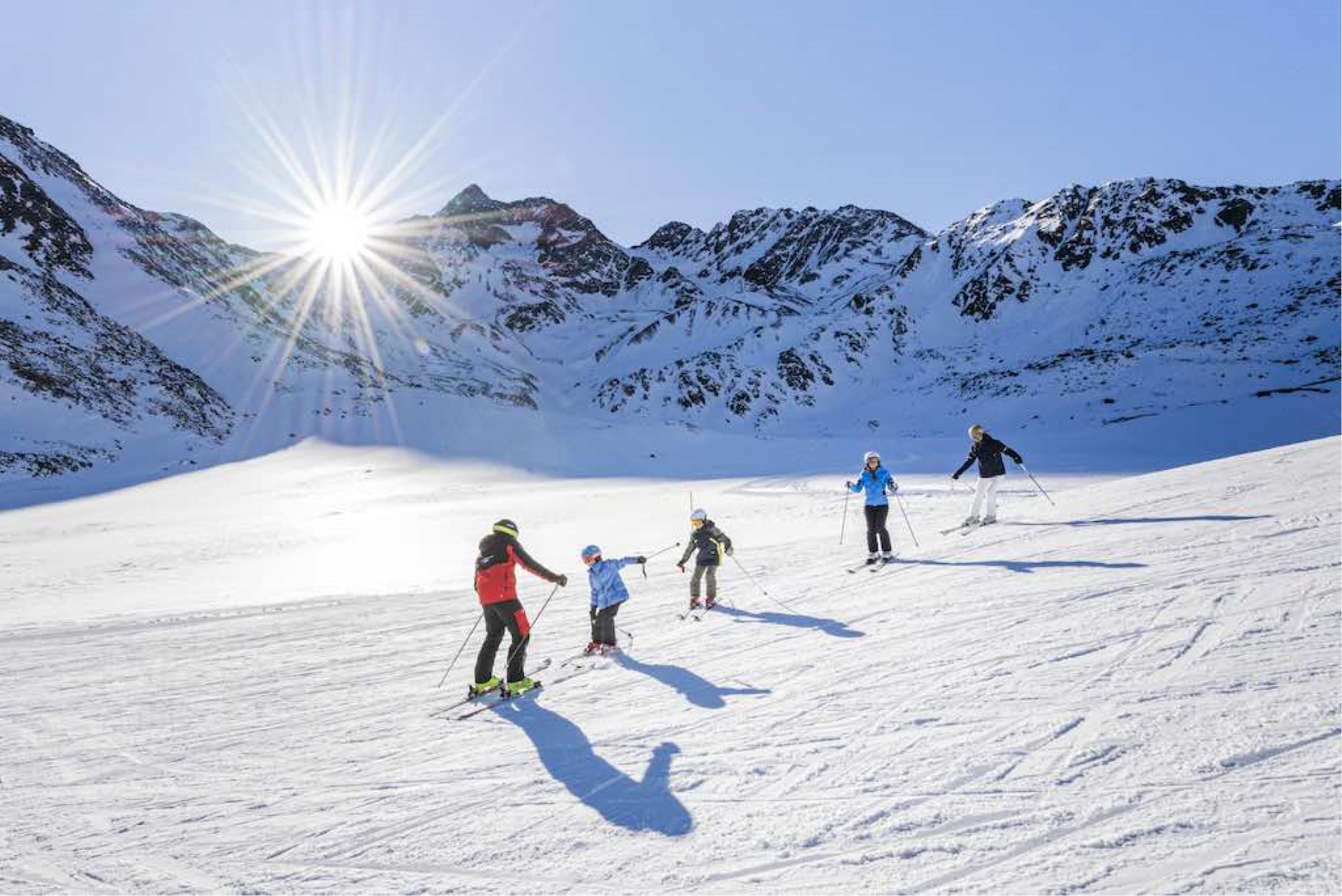 Immagine di sfondo della pagina Natale sugli sci all'Alpin Arena Senales: offerte speciali e natura incontaminata