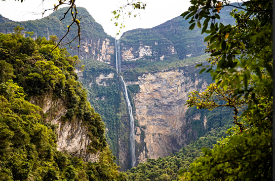 Immagine di sfondo della pagina Amazonas: la regione peruviana dove tesori nascosti si rivelano nella nebbia