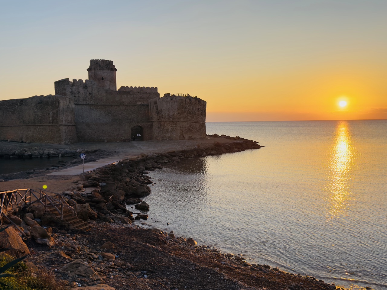 Immagine di sfondo della pagina CDSHotels: dati di bilancio in crescita e nuova apertura in Calabria