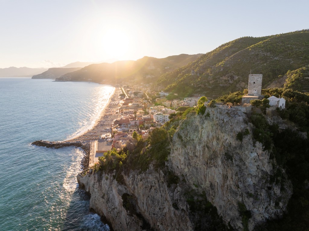 Immagine di sfondo della pagina Finale Ligure, presentato  il piano strategico per lo sviluppo turistico 2025-2027