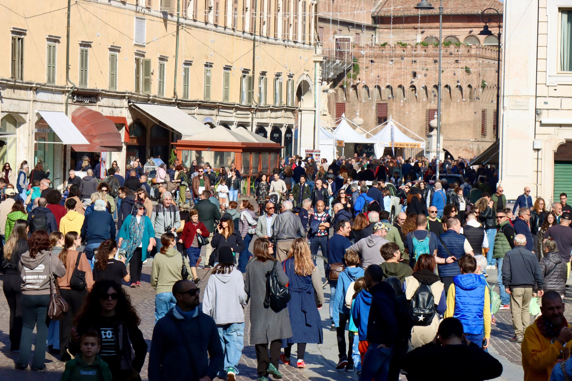 Immagine di sfondo della pagina Turismo a Ferrara: i pernottamenti crescono del 21,7% rispetto al 2019