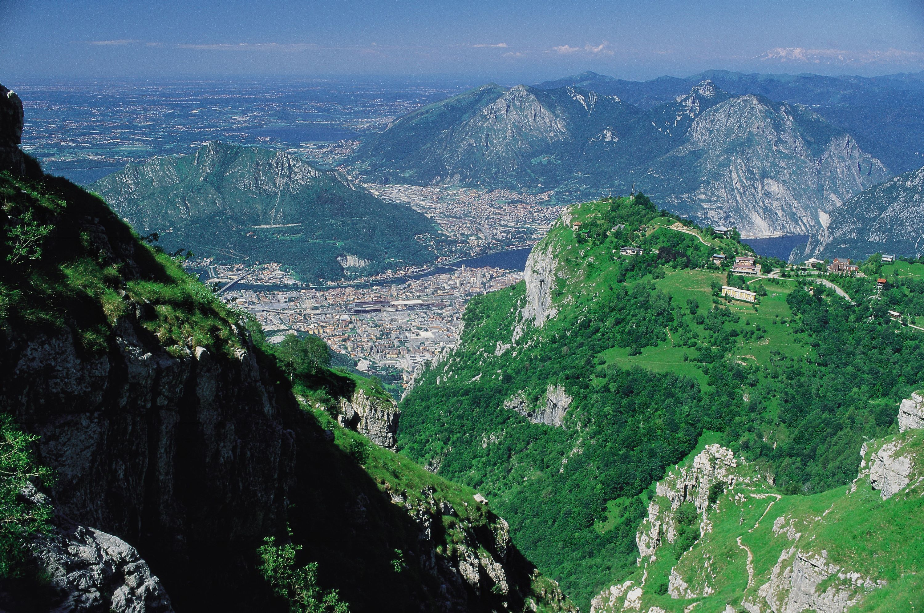 Immagine di sfondo della pagina Cuori Olimpici alla Bit con la tappa di Lecco