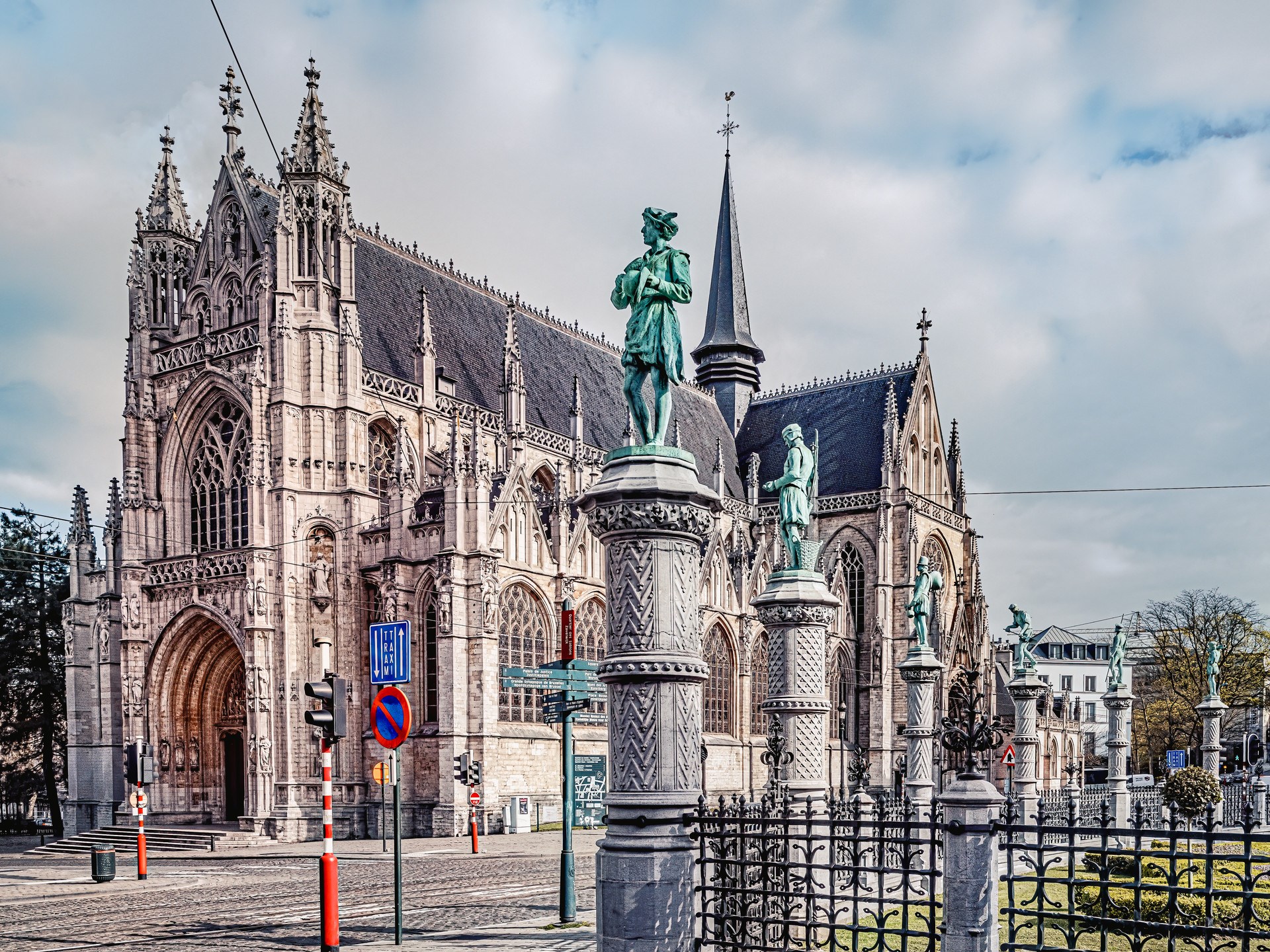 Immagine di sfondo della pagina Bruxelles, tra chiese e incontri spirituali: un viaggio tra fede e e storia