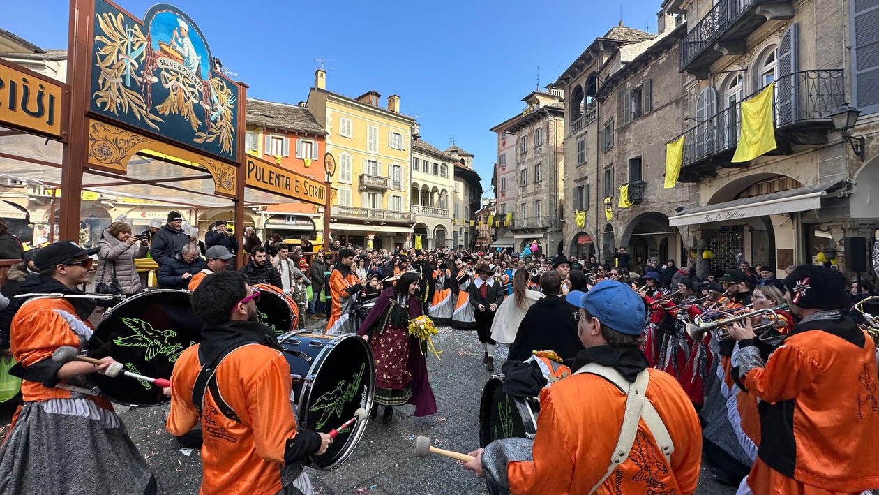 Immagine di sfondo della pagina Il Carnevale in Alto Piemonte, tra storia e sapori