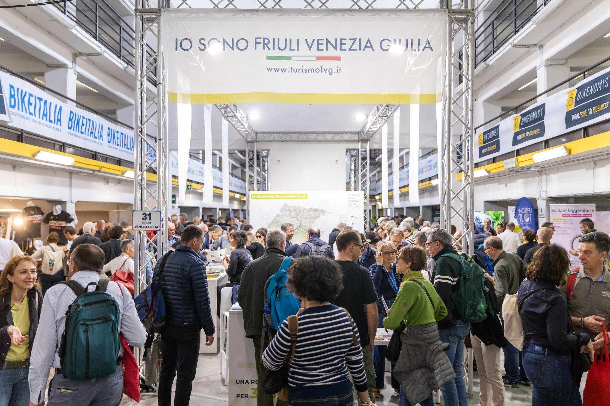 Immagine di sfondo della pagina Il cicloturismo in crescita: tendenze, dati e novità alla Fiera del Cicloturismo di Bologna