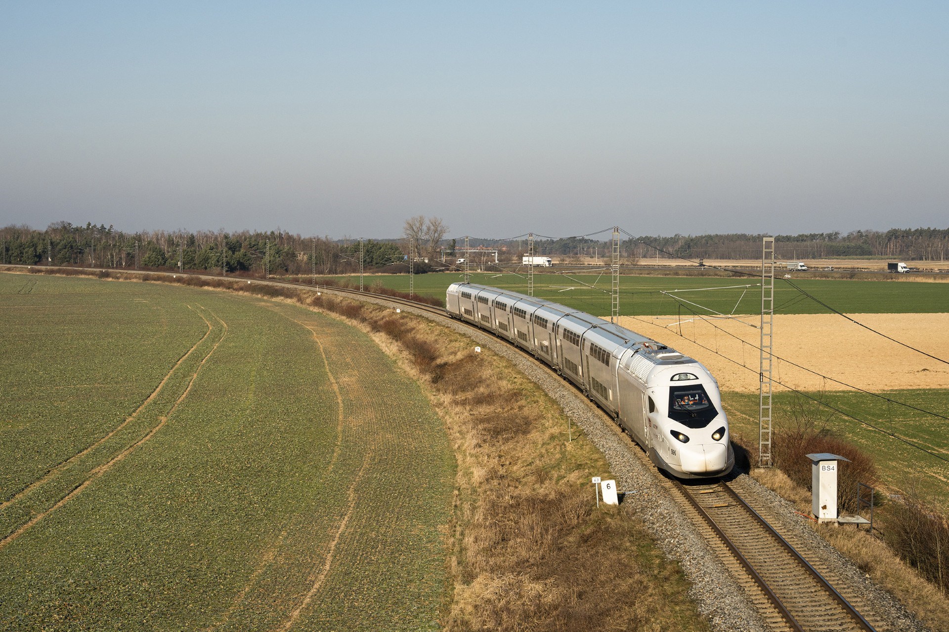 Immagine di sfondo della pagina SNCF Voyages Italia: in vendita biglietti per Parigi con TGV Inoui