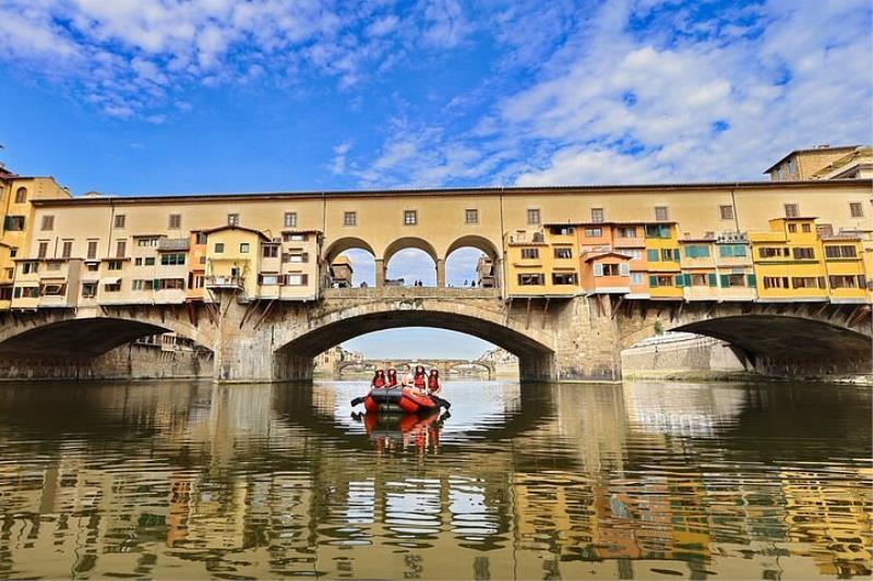 Immagine Rafting sull'Arno: un'emozionante immersione nella storia di Firenze