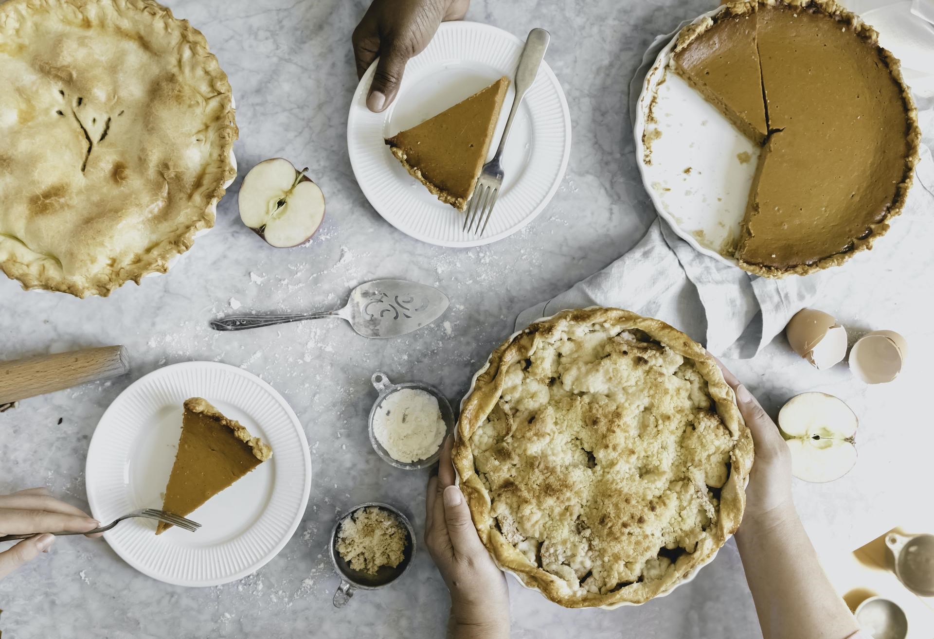 Immagine di sfondo della pagina "Pie in the Sky": a Boston, le torte di Thanksgiving che nutrono il cuore