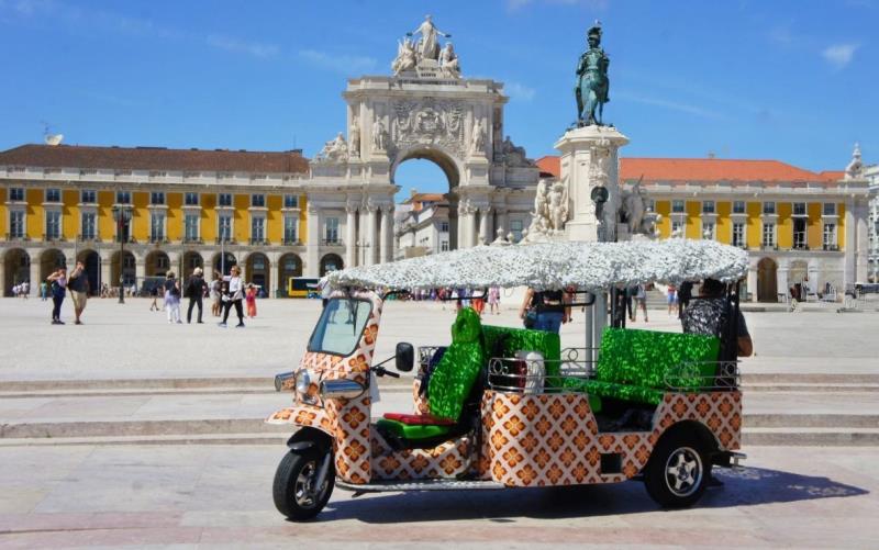 Immagine A Primavera Lisbona si scopre in Tuk Tuk