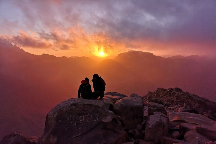 Immagine di sfondo della pagina Scalare il Monte Sinai in Egitto