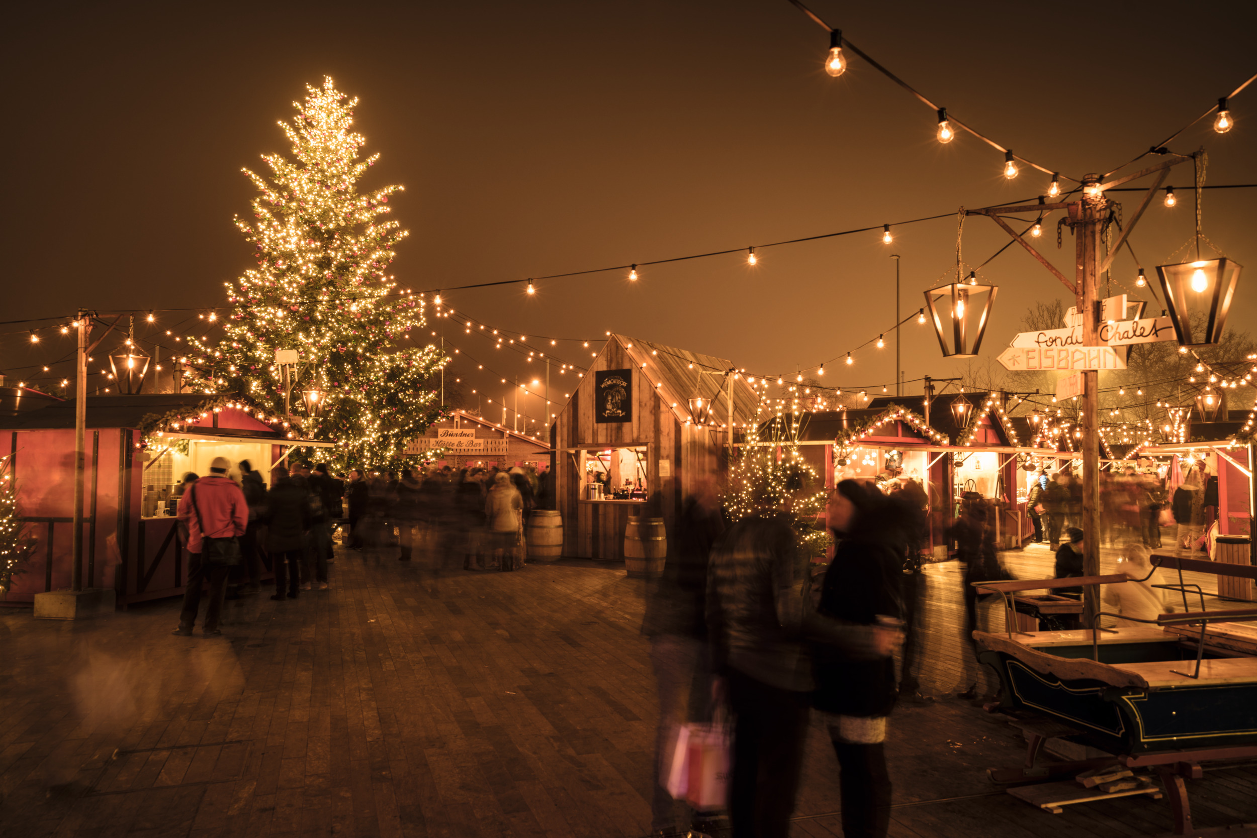 ST_3x2_Christmas-Village-Sechselaeutenplatz-Zurich_31566