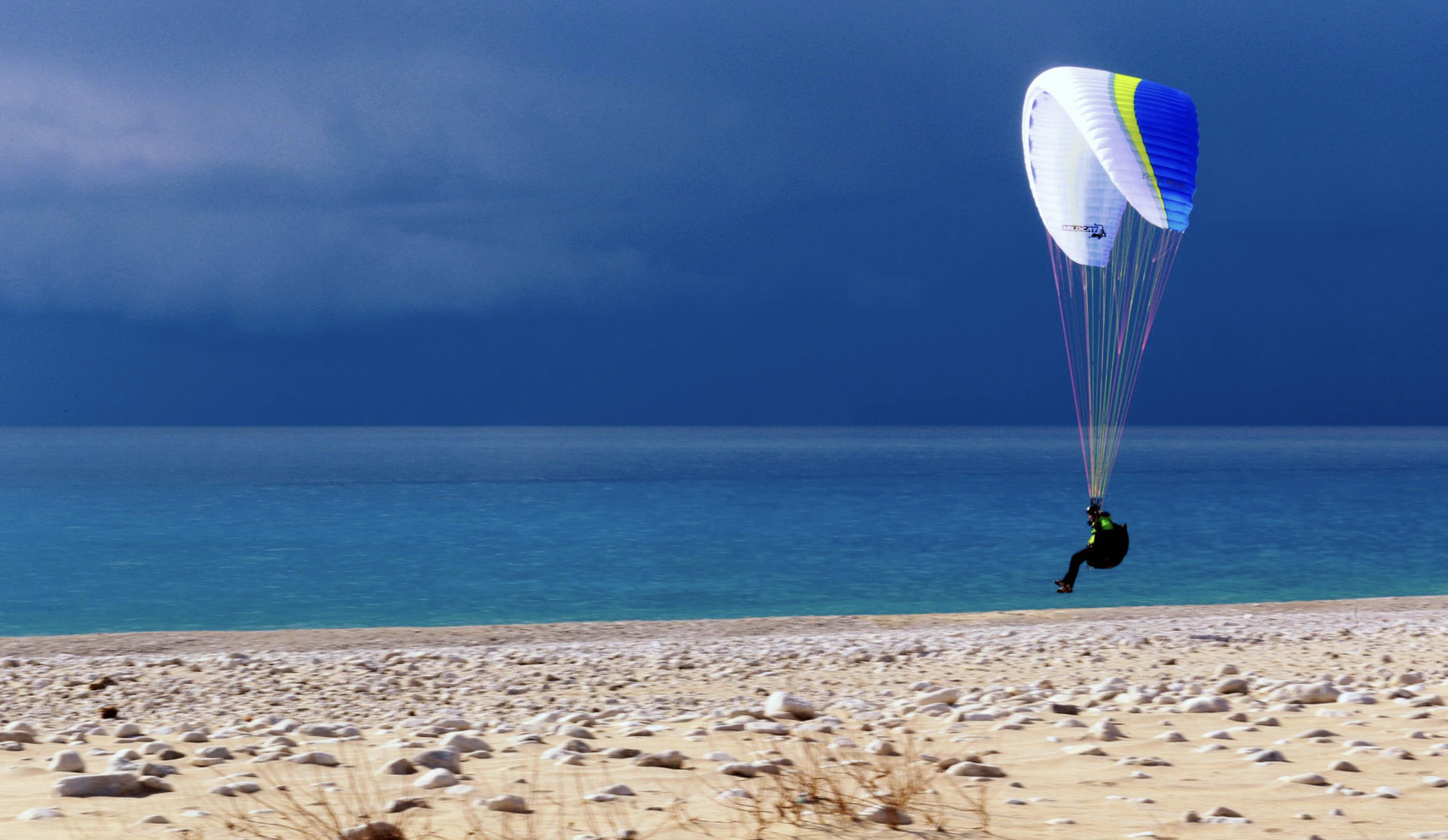 Immagine di sfondo della pagina Parapendio in Albania